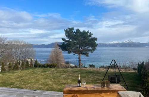 Silda Other | Idyllisk overnatting i dome ved sandstrand
