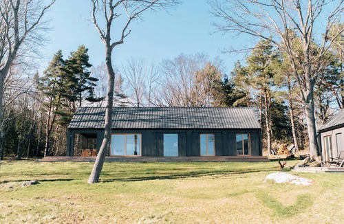 Soderholm House | Island home by water and sauna in Södermöja