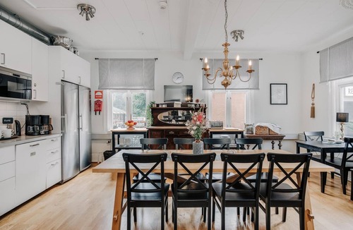 Norra Skara Bed & Breakfast | Järnvägshotellet Skara City Stay