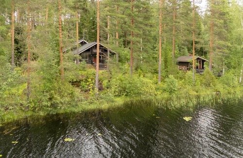 Maenttae-Vilppula Ski Chalet | Järvenrantamökki Talviniemi - 2 puusaunaa, vene ja laituri