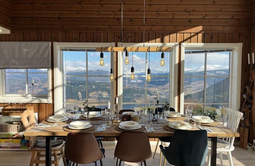 Voss Ski Chalet | Jacuzzi & Sauna Hilltop Spa Cabin with River Views