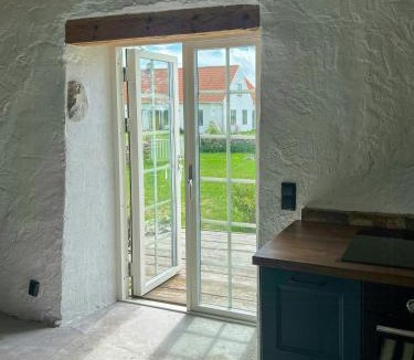 Burgsvik House | Kalkstenhus Nära Hoburgsgubben På Gotland