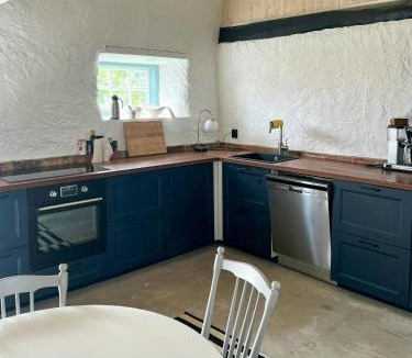 Burgsvik House | Kalkstenhus Nära Hoburgsgubben På Gotland