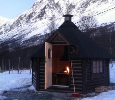 Lyngen House | Kjelkebakken gård 2.