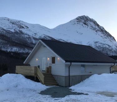 Lyngen House | Kjelkebakken gård 2.