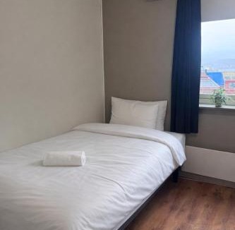 Porsgrunn Apartment | Komfortabelt, privat rom med kodelås