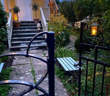 Borgholm Apartment | Konstnärsvåningen i Villa Sol