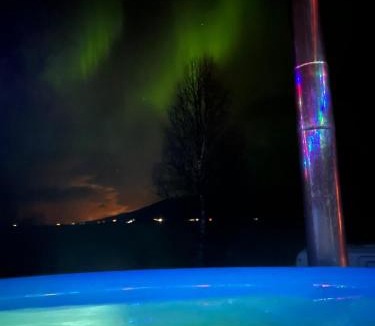 Balsfjord House | Koselig hytte med mulighet for nordlys og leie av badestamp