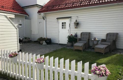 Nordfjordeid House | Koselig Landsbyhus i Nordfjord