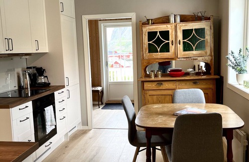 Moskenes House | Koselig nyrestaurert hus med flott utsikt!