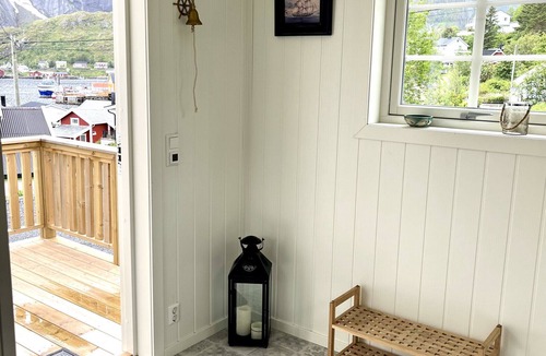 Moskenes House | Koselig nyrestaurert hus med flott utsikt!