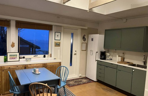 Flakstad Apartment | Koselig studio i Lofoten - nær Rambergstranda