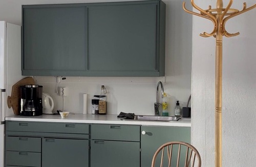 Flakstad Apartment | Koselig studio i Lofoten - nær Rambergstranda