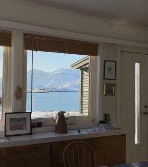 Flakstad Apartment | Koselig studio i Lofoten - ved Rambergstranda