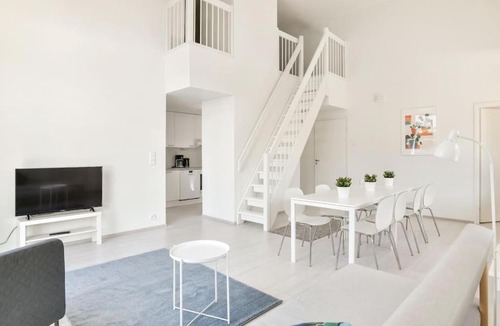 Espoo Centre Apartment | Kotimaailma - Kaunis saunallinen kattohuoneisto 10lle, Espoon keskustassa