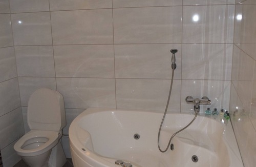 Tysnes Apartment | Kronprins Olavs Villa: Large 3 bed/3 bath Apartment on Godøysund