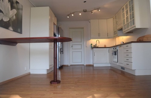Tysnes Apartment | Kronprins Olavs Villa: Large 3 bed/3 bath Apartment on Godøysund