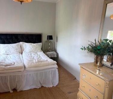 Granna Apartment | Kyrkstallet 1 Historiskt med bästa läge Gränna