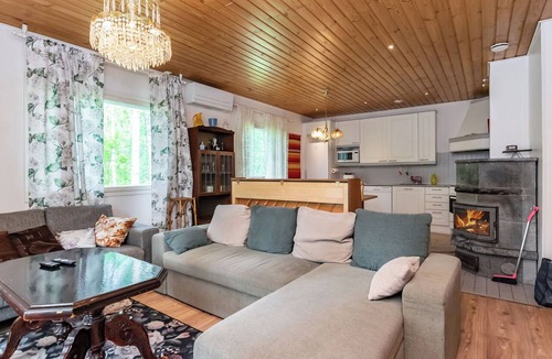 Hirvensalmi House | Lääsänäyräs by Interhome
