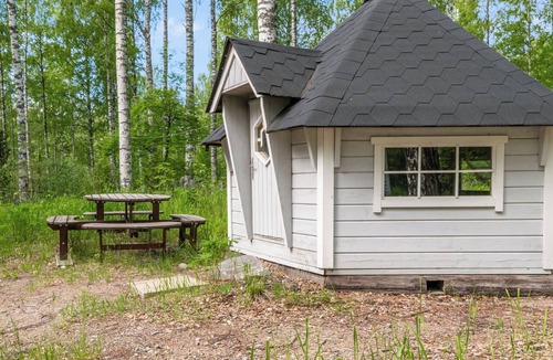 Hirvensalmi House | Lääsänäyräs by Interhome