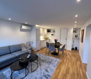 Vastra Frolunda Apartment | Lägenhet nära badplatser, Önnered