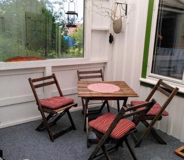 Henan Apartment | Lägenhet naturnära i Henån