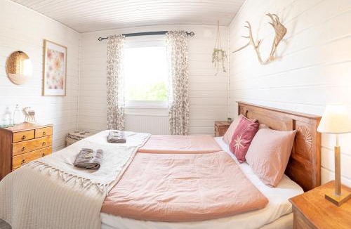 Lapptrask Resort | Långforsen Glamping & Lapland Experience