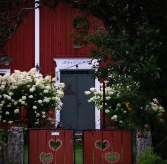 Vilshult Bed & Breakfast | La Maison Rouge de Slätten Bed and Breakfast