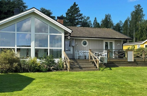 Nassjo Municipality House | Lake cottage with private pier at Lake Nömmen