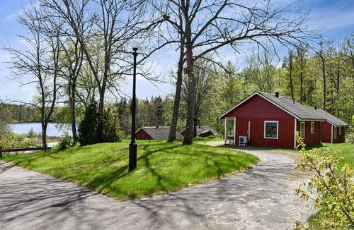 Asarum House | Lake front home in Asarum with kitchen