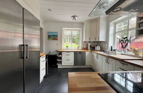 Kullsbjorken Villa | Lakefront Villa in Tällberg with Sauna & Jacuzzi