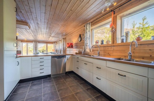 Kviteseid Ski Chalet | Lakehouse 14p - Six Bedroom Chalet, Sleeps 14