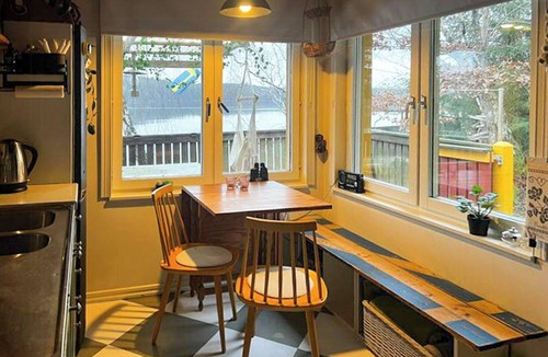 Lerum House | Lakeside cabin with paddle board