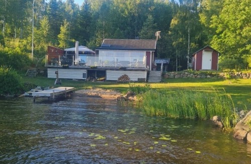 Arsunda Cabin | Lakeside Cottage Peacefull Nature & Stunning wiev. Private beach & sauna.