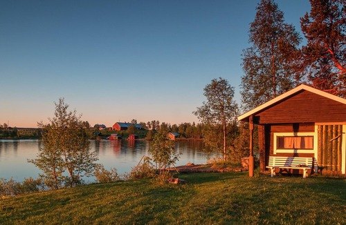 Skaulo House | Lakeside Cottage in Lapland