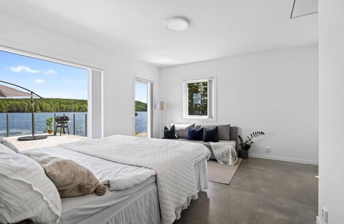 Grythyttan Villa | Lakeside cottage on its own headland - completely undisturbed
