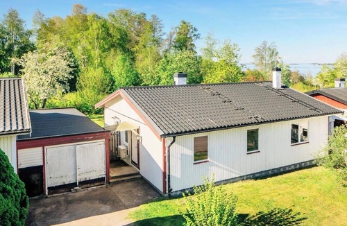 Otterbacken House | Lakeside Family Home in Otterbäcken – Sleeps 6+, 200m to Lake Vänern