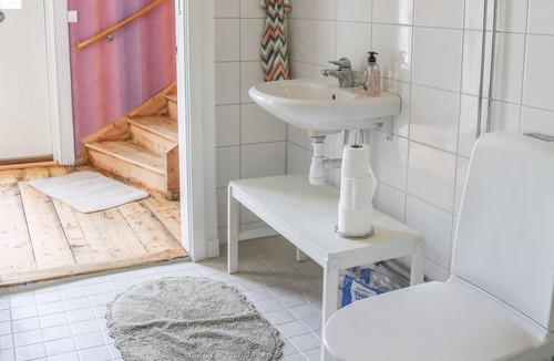 Ramvik Cottage | Lakeside Guesthouse