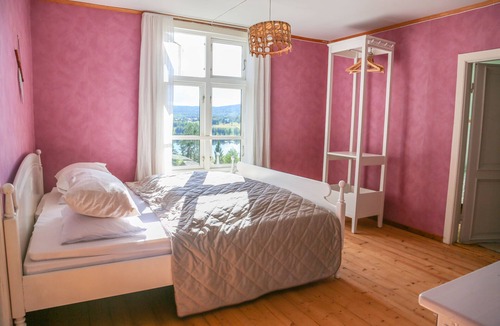 Ramvik Cottage | Lakeside Guesthouse