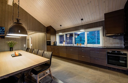Kviteseid House | Lakeside Haven Vrådal