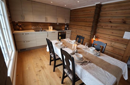 Sykkylven Apartment | Lakeside Lodge