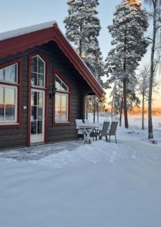 Falun House | Lakeside log cabin Främby Udde Falun