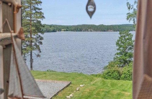 Dals Langed House | Lakeside Retreat on Lake Laxsjön – Lake Views, Kayaks & Private Heated Terrace