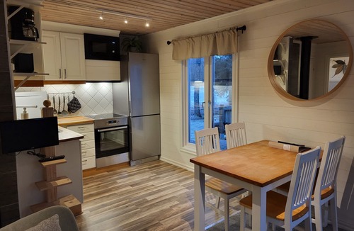 Fargelanda House | Lakeside retreat: Your stylish cottage getaway