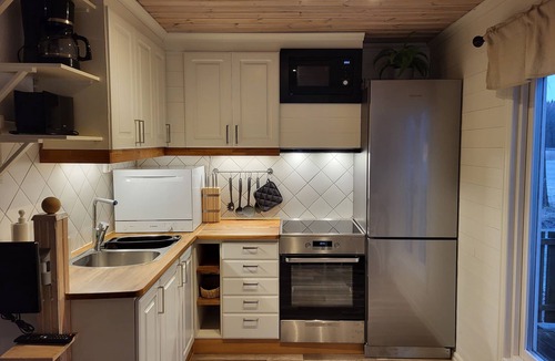 Fargelanda House | Lakeside retreat: Your stylish cottage getaway