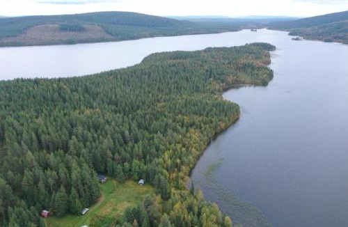 Vuollerim Ski Chalet | Lakeside wilderness cabin