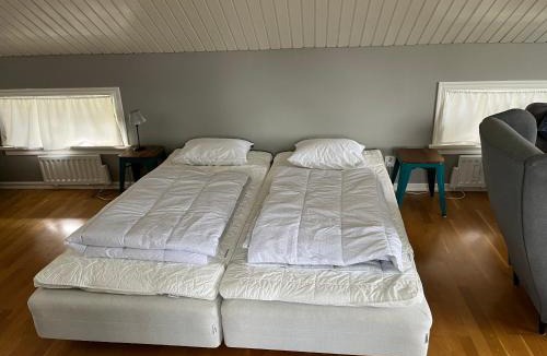 Kungalv O Apartment | Lantlig fristående lägenhet