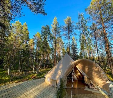Arjeplog O Other | LaplandLiv Glampingtent with private sauna at the lake!