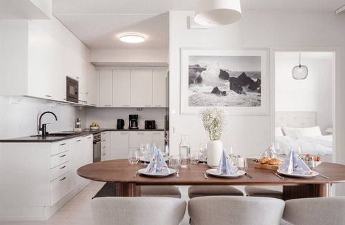 Etelainen District Apartment | Large 3BR Sauna Free Parking Walk to ferries