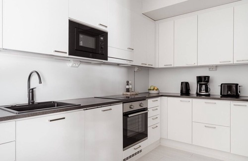 Etelainen District Apartment | Large 3BR Sauna Free Parking Walk to ferries
